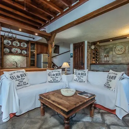 F & B Summer Collection - Kassandra - Fourka شقة