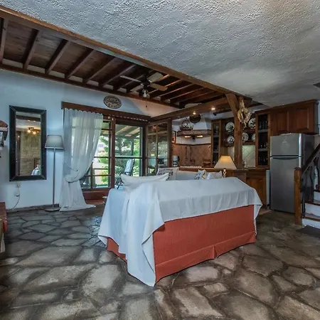 F & B Summer Collection - Kassandra - Fourka * Skála Foúrkas